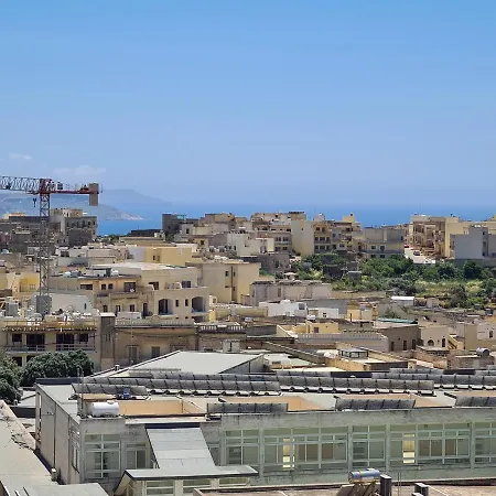 Top Floor Penthouse With Magnificant Views * Qala